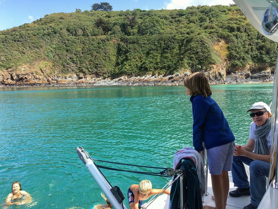 pointe de pordic baie de saint brieuc catamaran